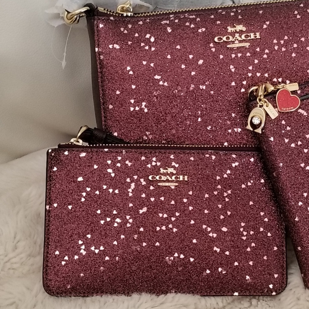🔥LAST 1🔥NIB COACH HOLIDAY HEART GLITTER WRISTLET - Picture 2 of 8
